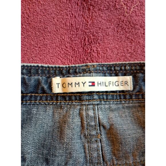 Tommy Hilfiger short denim skirt size 10, zipper front, buttoned pockets - Picture 8 of 9